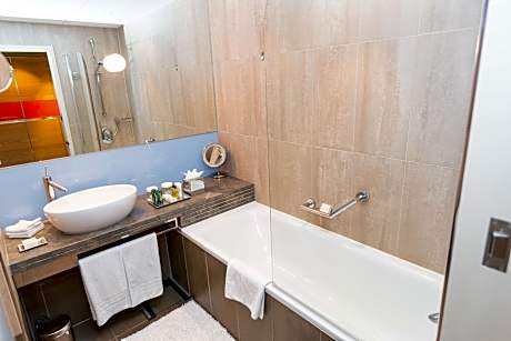 Two Bedroom Family Room (1 Double Bed and 1 Twin Bed)