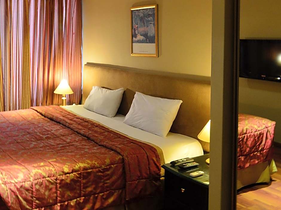 Gondola Hotel & Suites