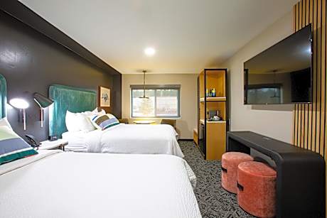 2 Queen Standard Walk In Shower