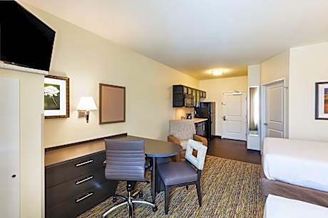 2 Queen Studio Suite