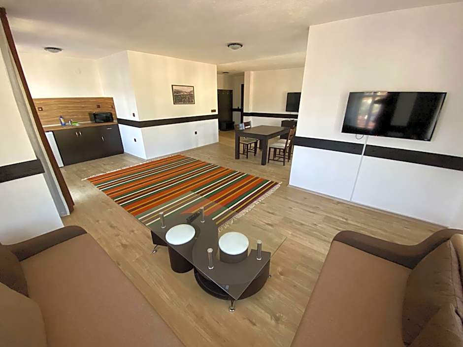 Апартхотел "Старият Град" в етнографски комплекс