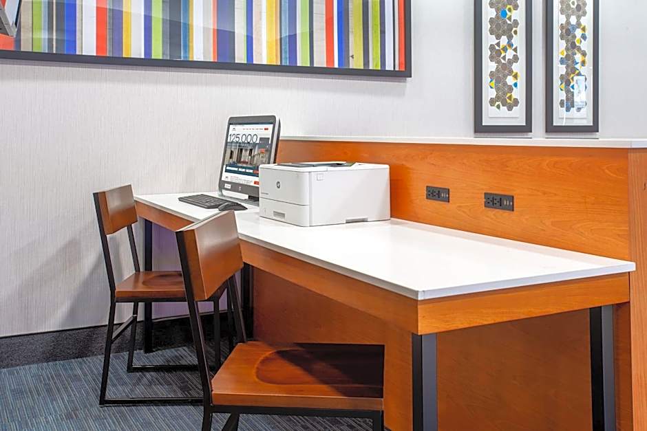 Holiday Inn Express Hotel and Suites Fort Wayne By IHG