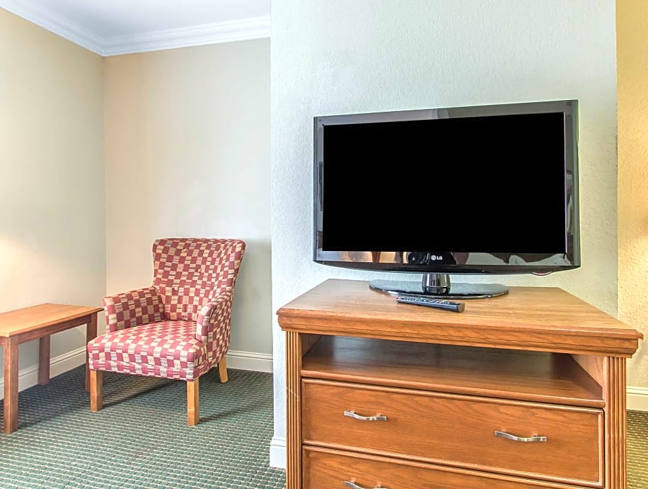 Comfort Inn At Founders Tower