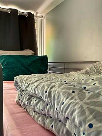 Female-Dortoir Femme -Dorm Shared Room Paris