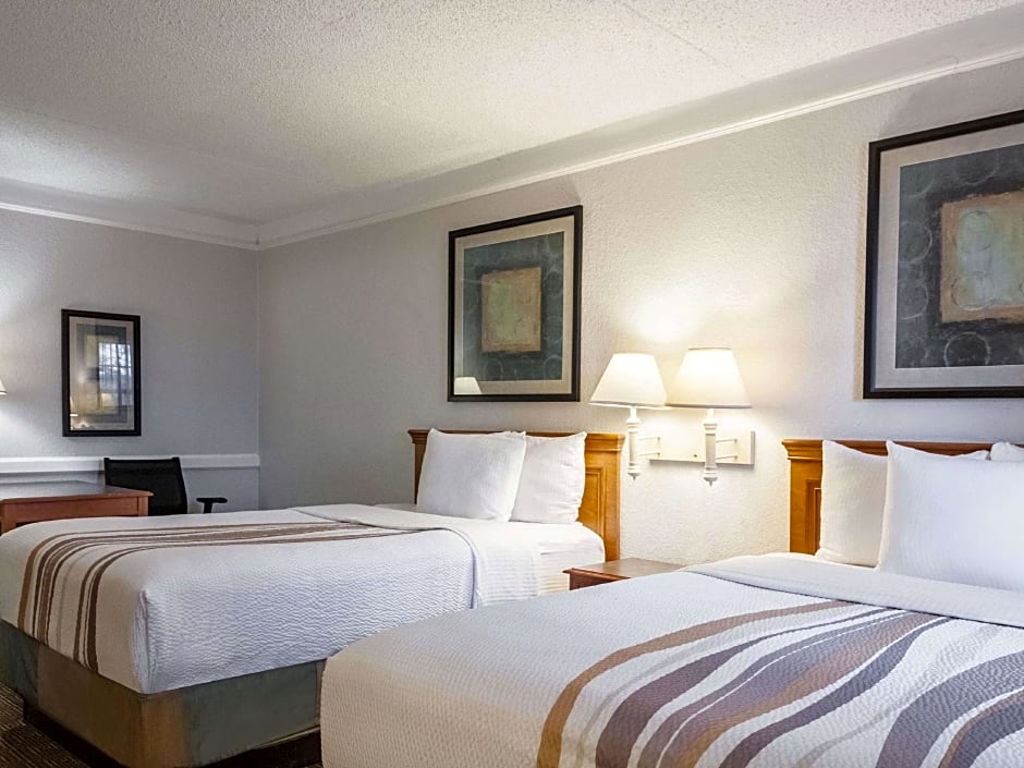 La Quinta Inn & Suites by Wyndham New Orleans West Bank