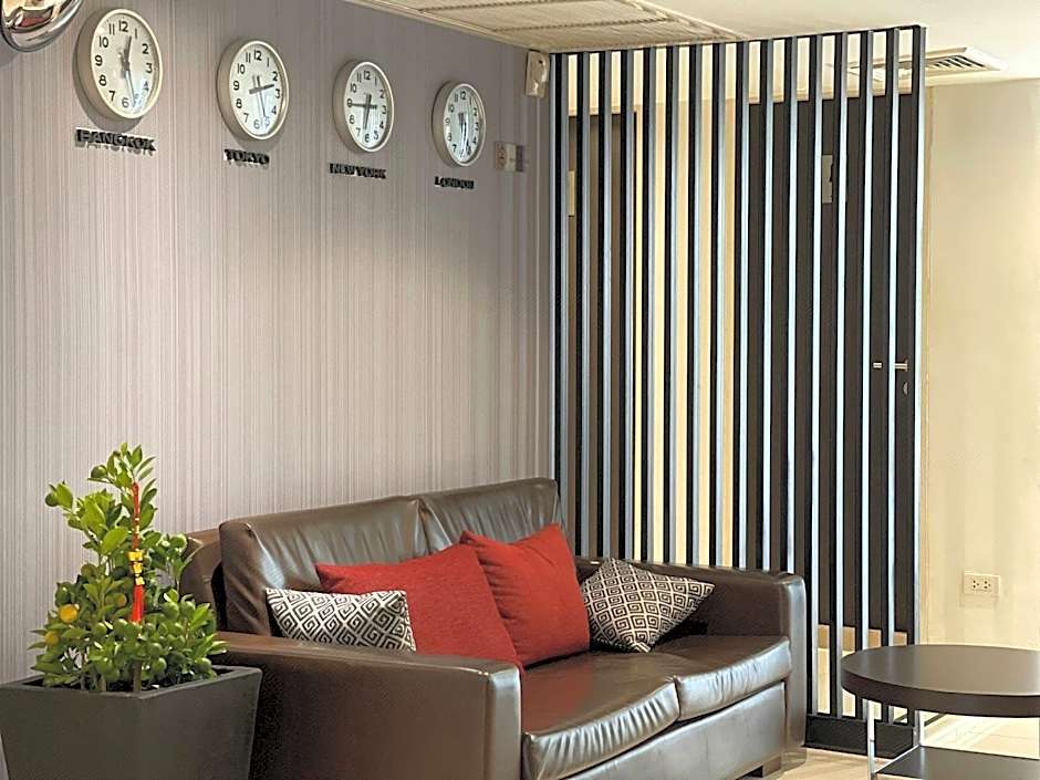 24 Inn at BTS Phrom Phong