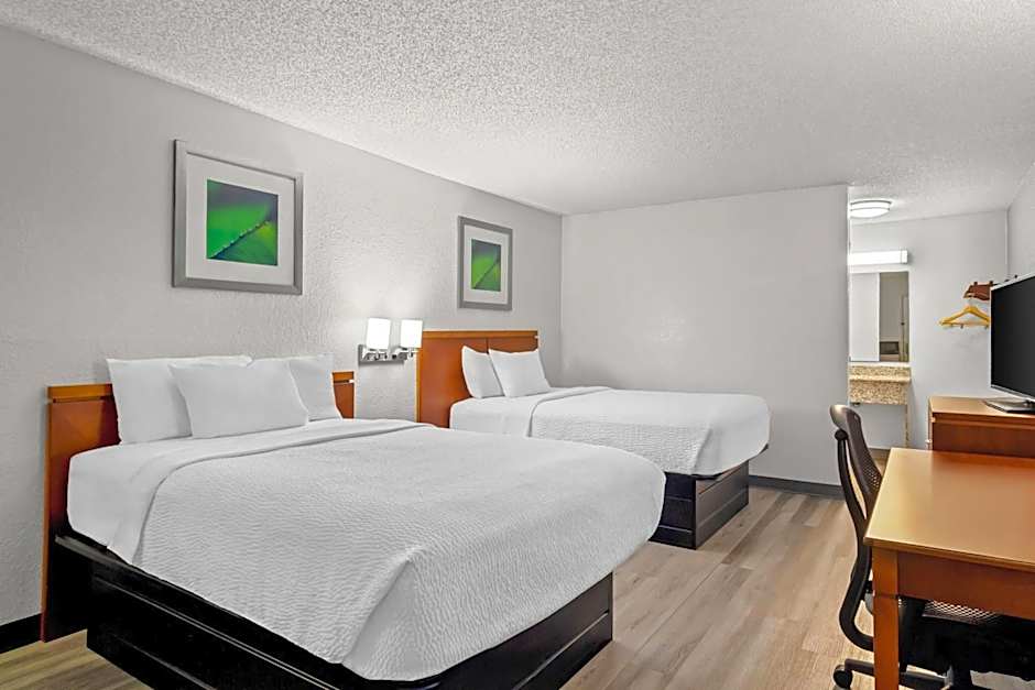 Travelodge Suites by Wyndham MacClenny