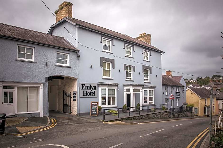 Gwesty'r Emlyn Hotel