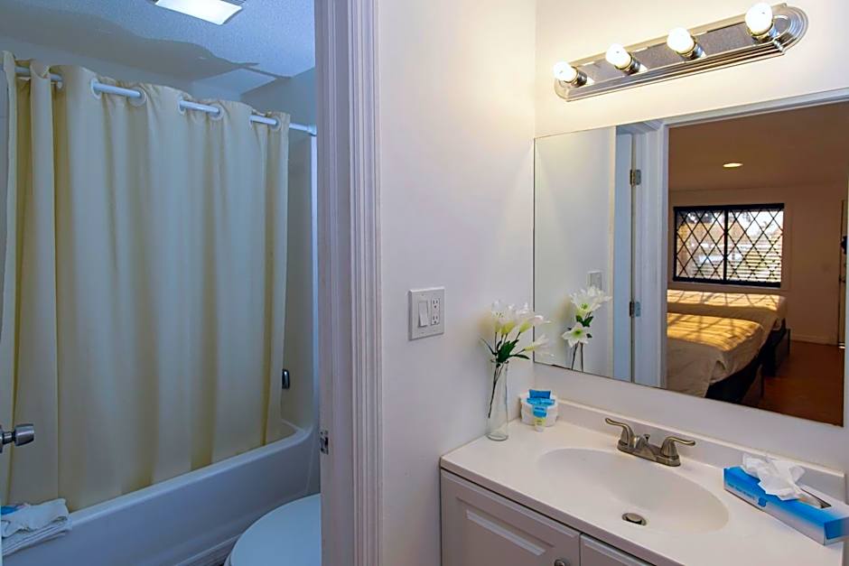 Spinnaker Inn of Naples