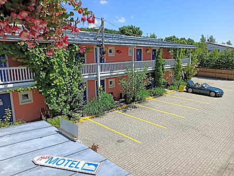 Max Motel