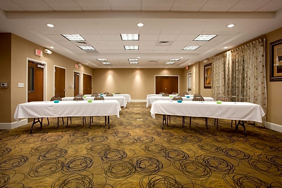 Holiday Inn Express Pembroke By IHG