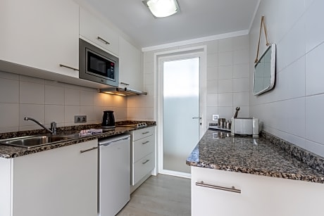 2 bedrooms family(3 adults + 2 children)