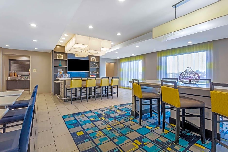 La Quinta Inn & Suites by Wyndham Odessa North-Sienna Tower