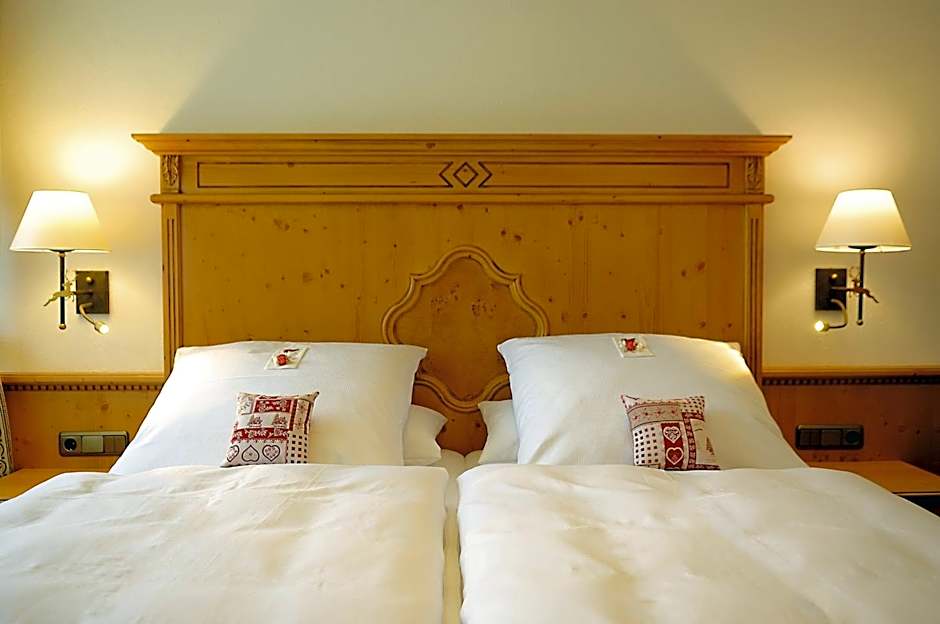 Hotel Alpenhof - ruhige Wohlfühloase zwischen München, dem Fünf-Seenland und den Bergen, in S-Bahnnähe