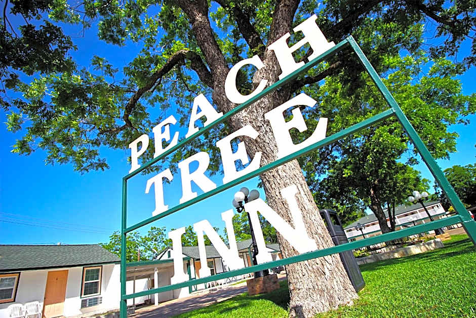 Peach Tree Inn & Suites