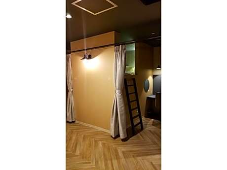 Capsule Room for Female
