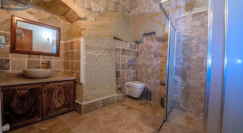 KAPALOS CAVE SUİTES