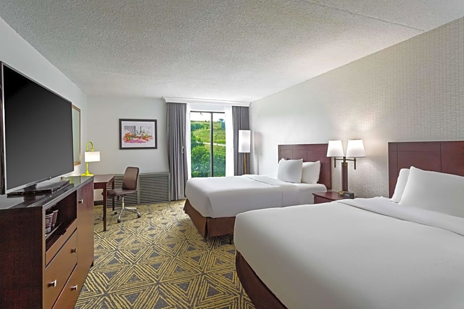 DoubleTree By Hilton Hotel Pittsburgh-Meadow Lands