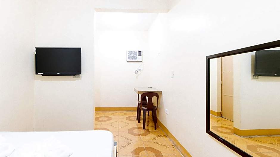 Golden Sunrise Hotel II by RedDoorz