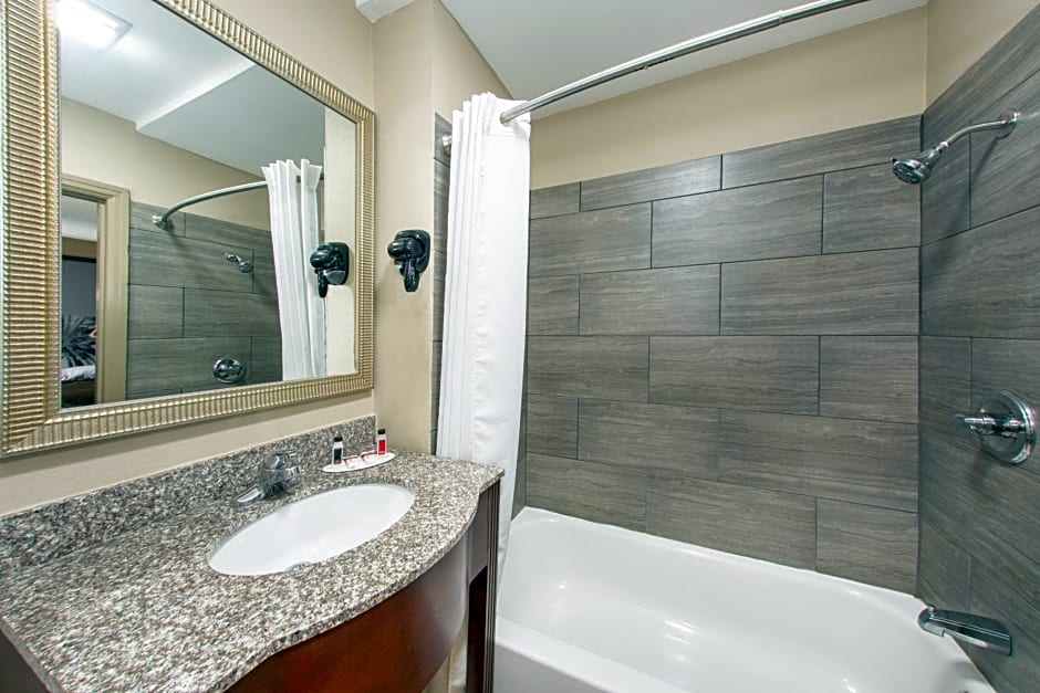 Super 8 by Wyndham Pensacola NAS Area