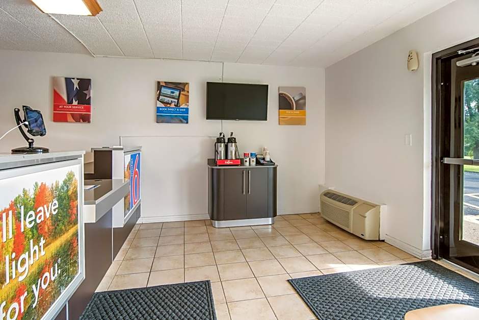 Motel 6-New Stanton, PA