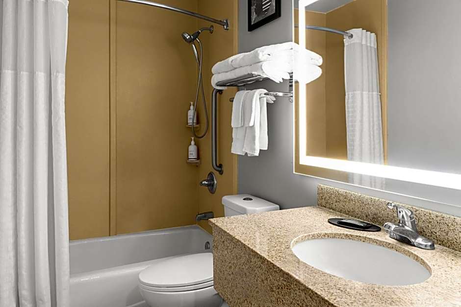 AmericInn by Wyndham Marshfield