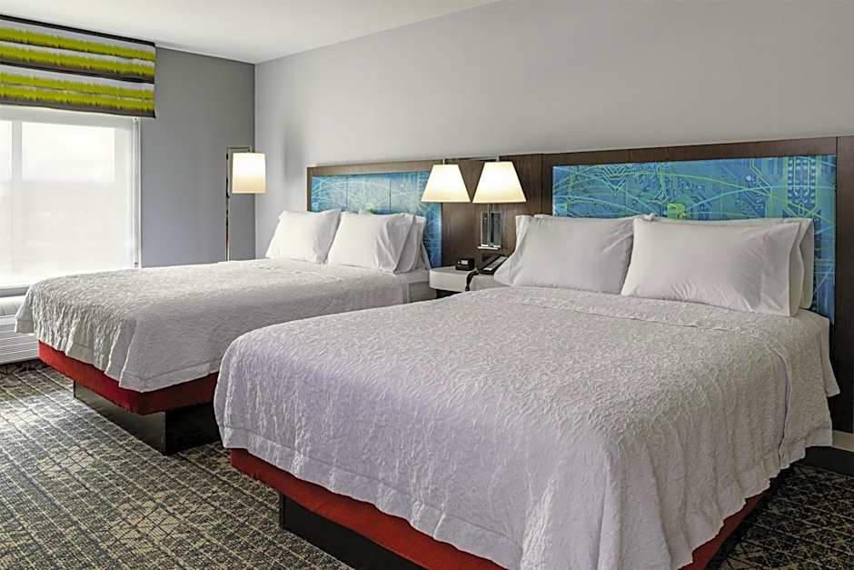 Hampton Inn By Hilton & Suites Pittsburgh New Stanton PA