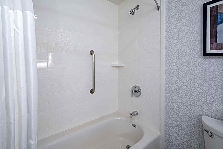 Hampton Inn By Hilton & Suites Gilroy, CA