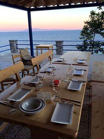 Paris-Irini Studios And Apartments