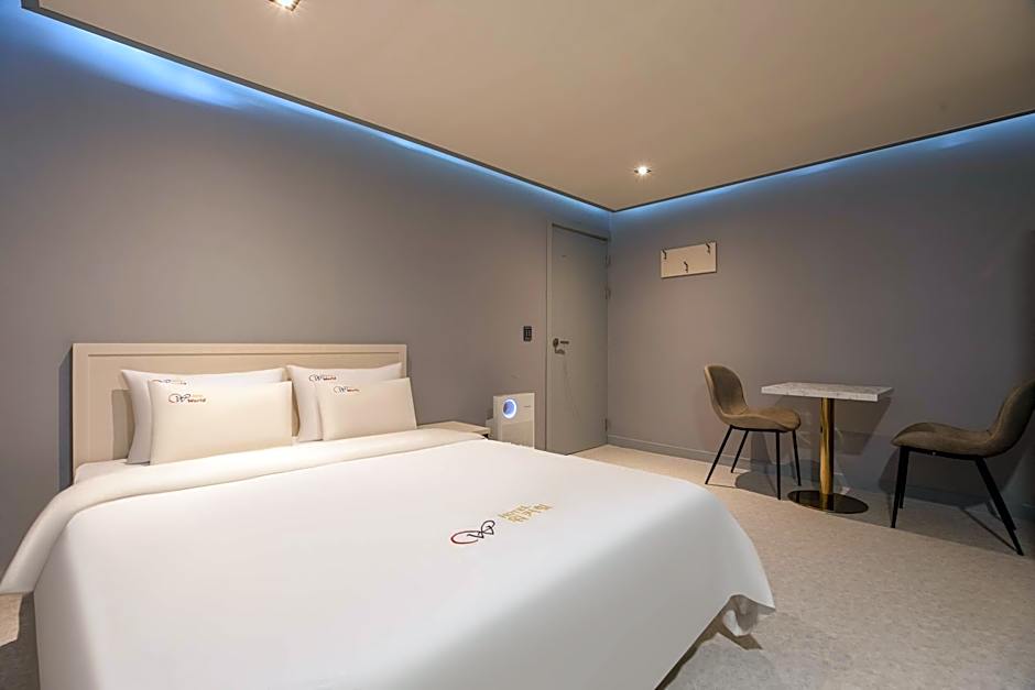 Goodstay World Hotel