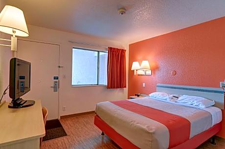 1 Full Bed | ADA/RI Shower/Hear/Micfridge