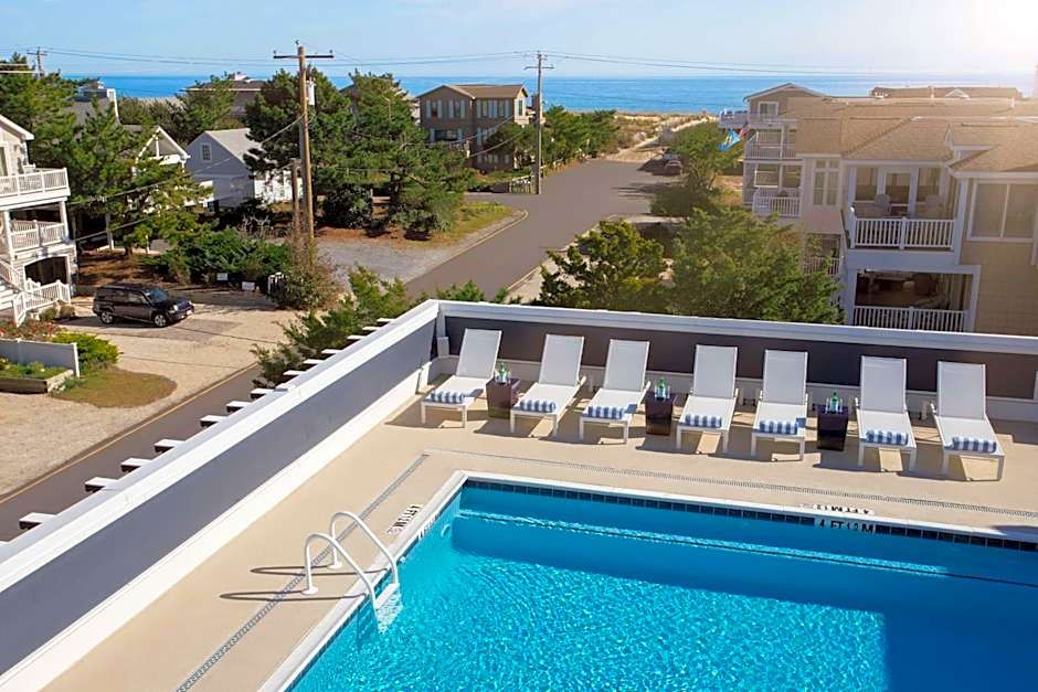 Fenwick Shores, Tapestry Collection by Hilton