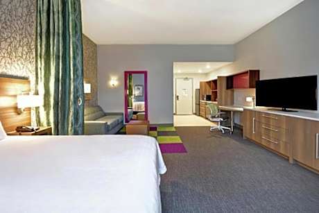 King Studio Suite with Ocean View - Non-Smoking