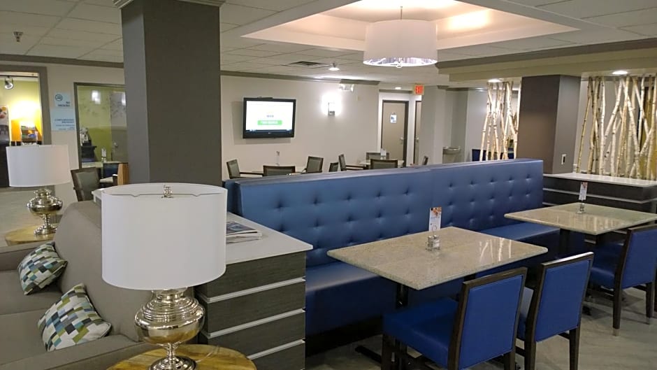 Holiday Inn Express & Suites Fayetteville University of Arkansas Area, an IHG Hotel