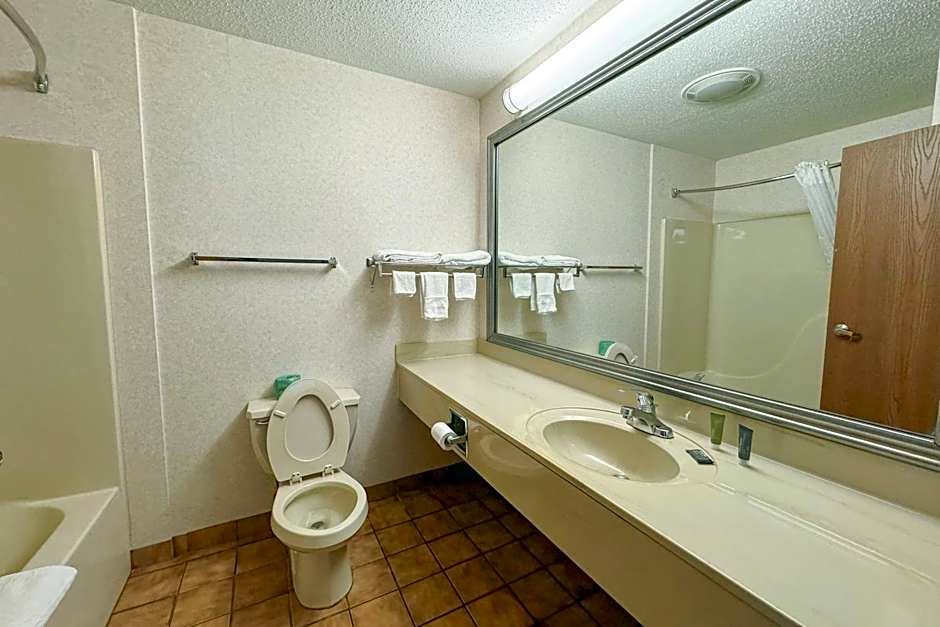FairBridge Inn & Suites Batavia-Darien Amusement Park