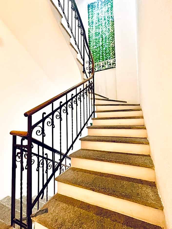 GuestHouse University by LR - self check in