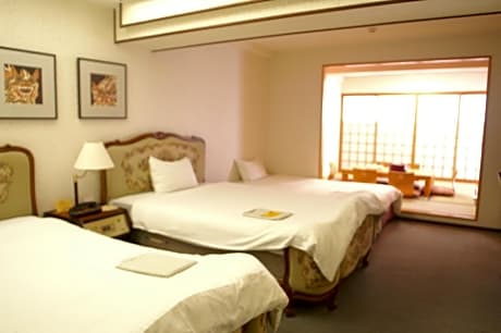 Family Room with Tatami Area - Non-Smoking