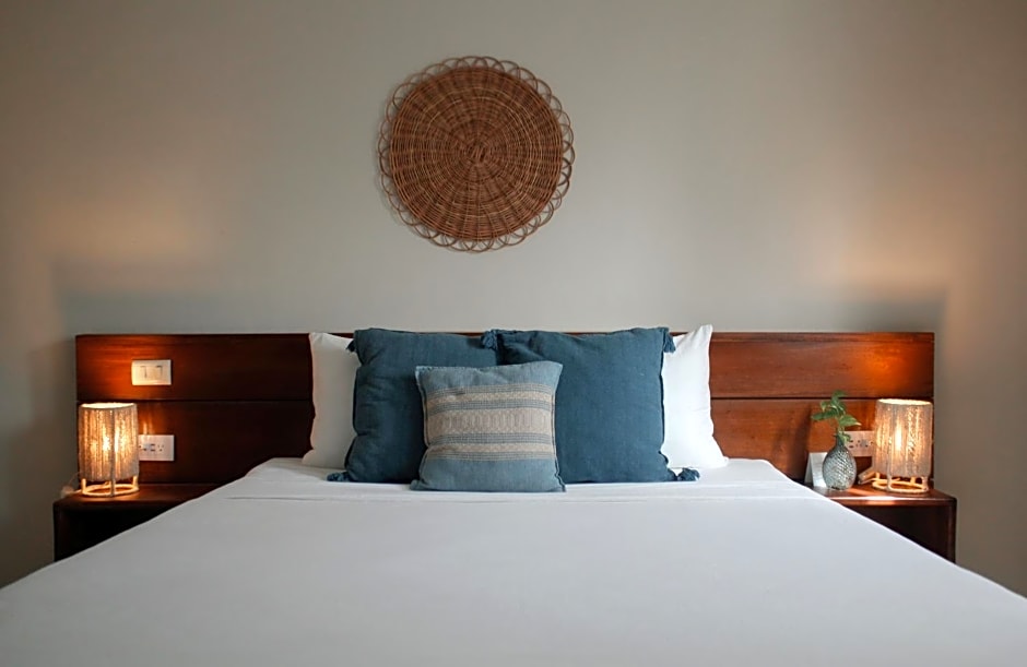 Noah Beach Hotel & Suites