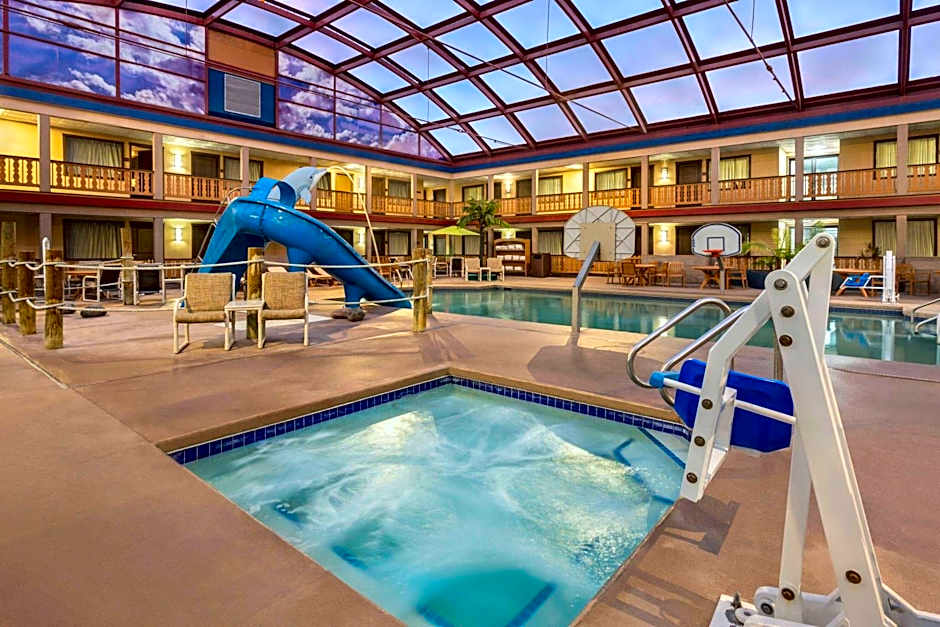 AmericInn by Wyndham La Crosse Riverfront-Conference Center