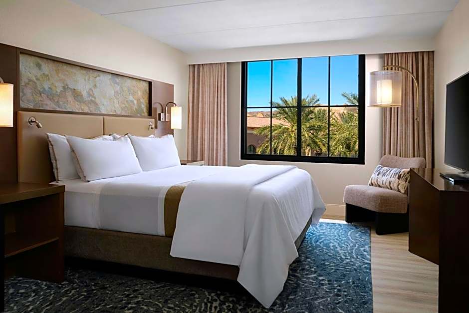 Photo 1 of 7 of 1 King Bed, Pool View