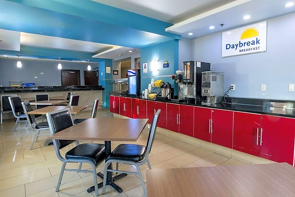 Days Inn & Suites by Wyndham Milwaukee