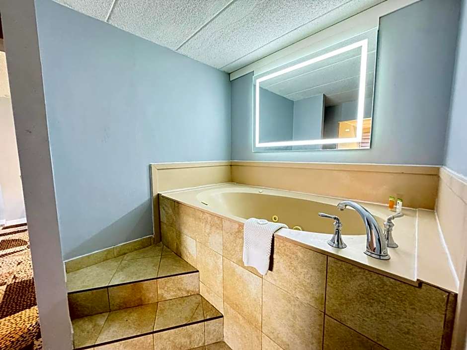 Mystic River Hotel & Suites