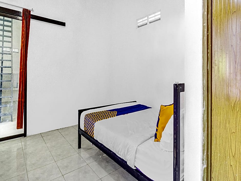 SPOT ON 90742 Kinanthy Garden Syariah