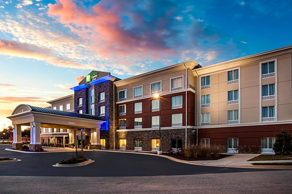 Holiday Inn Express & Suites Lexington Park California