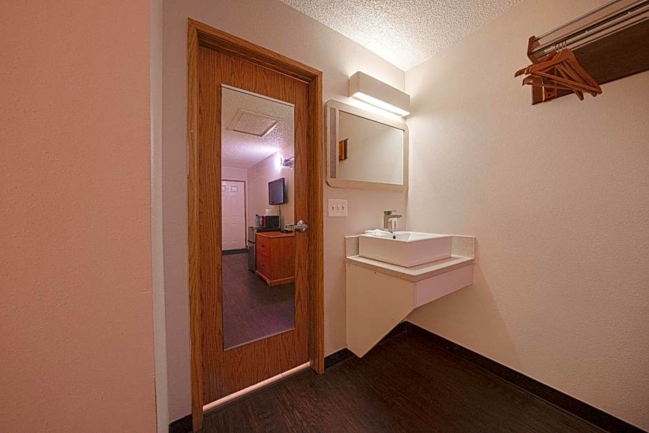 Budget Inn Gladstone By OYO - Portland Clackamas