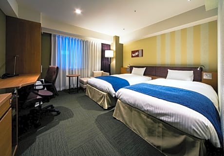 Corner Twin Room (2 Adults) - Non-Smoking