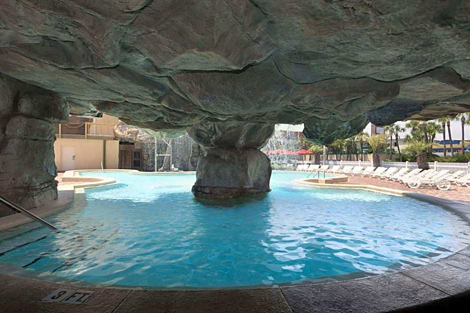 Days Inn by Wyndham Panama City Beach/Beachfront Resort