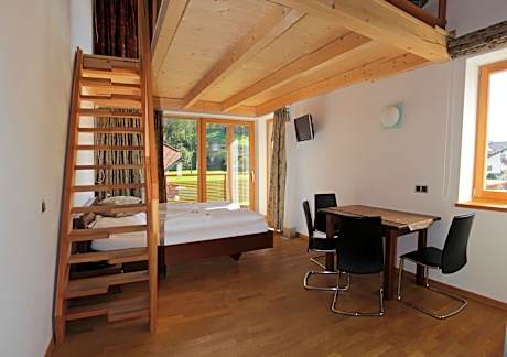 Suite with Balcony - Split Level