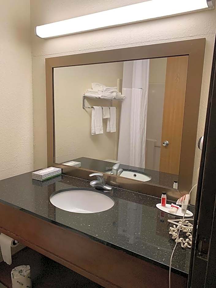 Days Inn by Wyndham Topeka