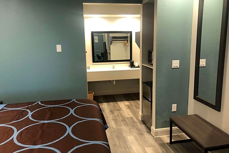 Hotel Blue Spring
